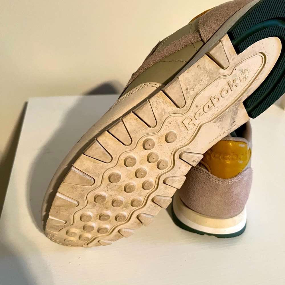 Reebok Classics - Picture 3 of 4